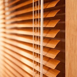 Redőnyök és árnyékolók hatása az otthon hangulatára